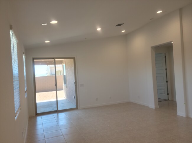 Building Photo - 9559 E Thunderbolt Cir