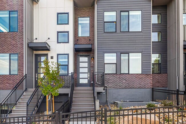 Foto del edificio - Inverness Park Meadows Location BRAND NEW CONSTRUCTION Luxury Townhome