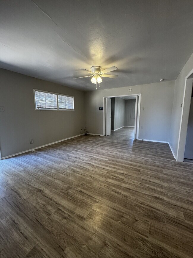 Foto del edificio - "Charming 3-Bed Oasis with Spacious Living in Prime Lubbock Location!"