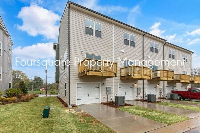 Foto del edificio - MOVE-IN SPECIAL $1000 OFF | New Three-Stor...