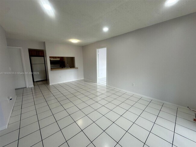 Foto del edificio - 9808 Hammocks Blvd