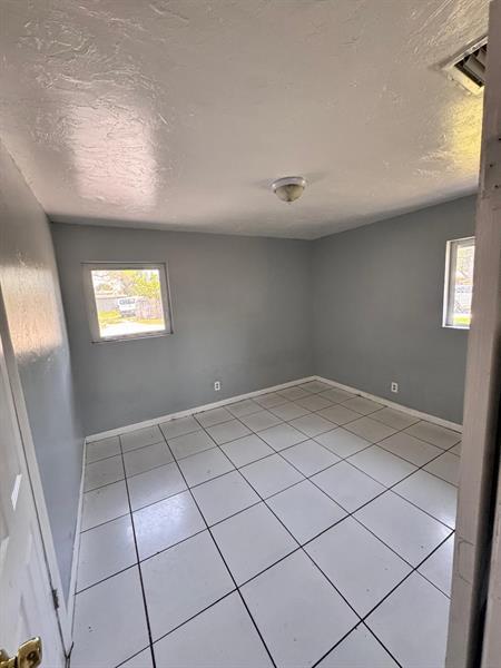 Building Photo - 1132 NW 5th Ct