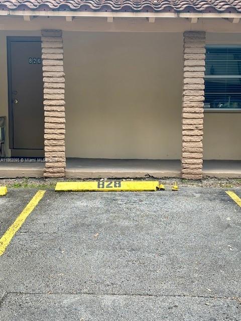 Building Photo - 828 Salzedo St