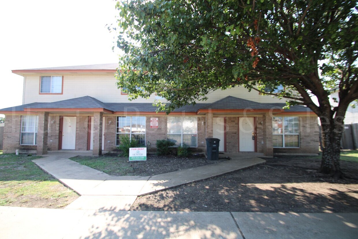 Primary Photo - Three Bedroom Beauty!
