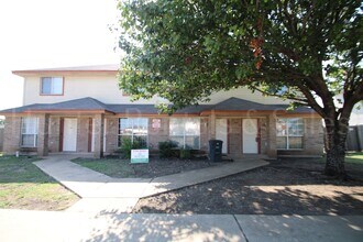 Building Photo - 4400 Deek Dr