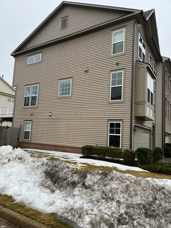 Foto del edificio - 9035 Connor House Rd