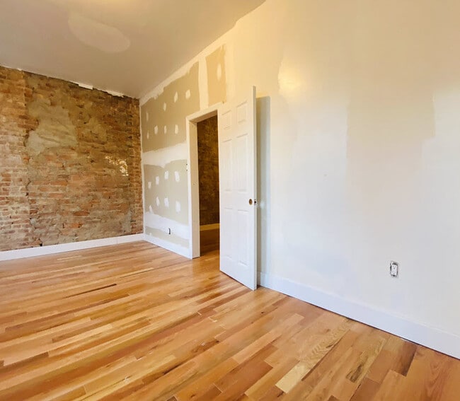 Building Photo - 273 Sumpter St
