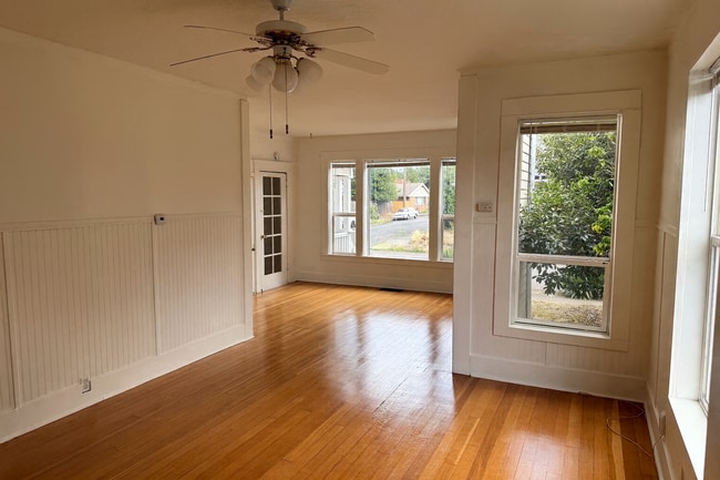 Building Photo - 3703 SE 65th Ave