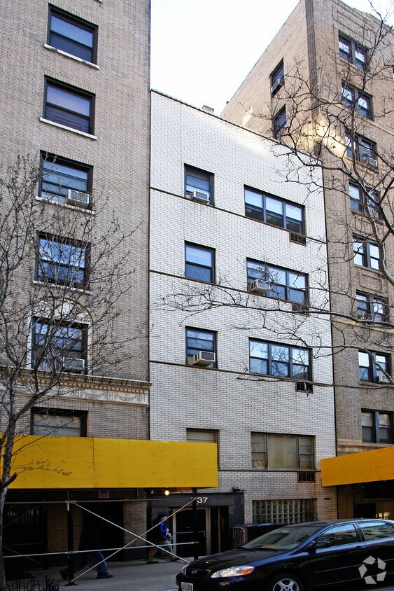 Foto principal - 137 W 71st St