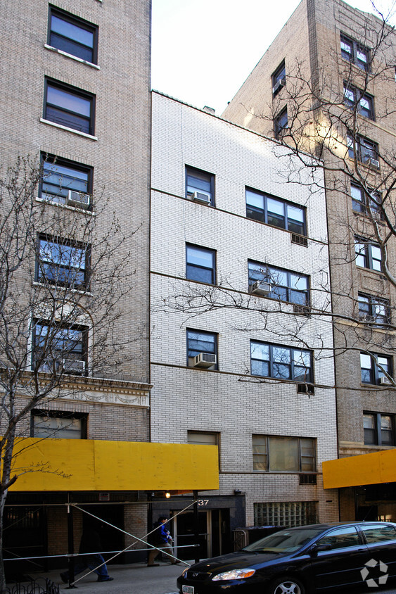 137 W 71st St, New York, NY 10023 - Apartments in New York, NY ...