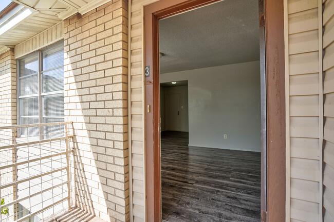 Foto del edificio - 712 Martindale Rd