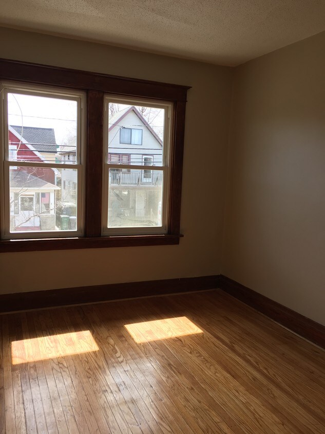 Primary Photo - 304 Roesch Ave