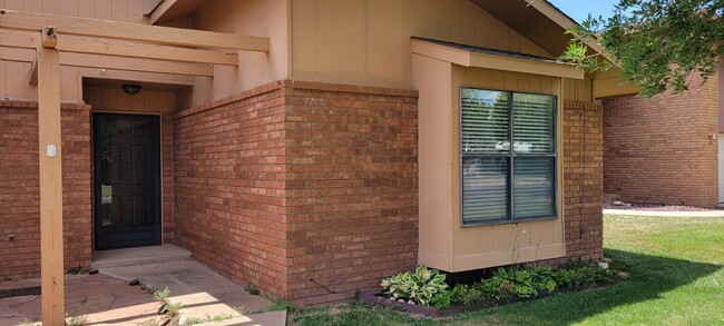 Foto del edificio - COLONIAL PARK TOWNHOUSE