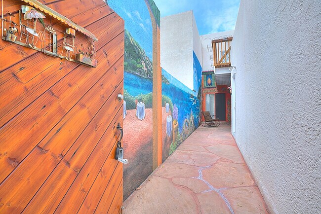 Building Photo - 3 La Villita Tres NE