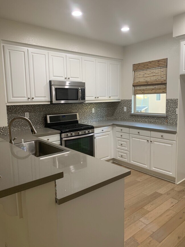 Building Photo - 5537 Strand
