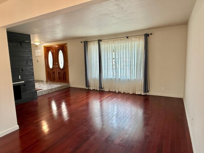 Foto del edificio - BERRYESSA - Beautiful 2 story home in desi...