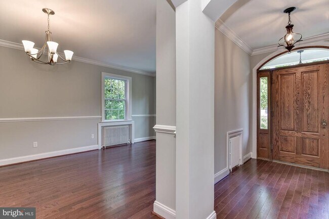 Building Photo - 3008 Tennyson St NW