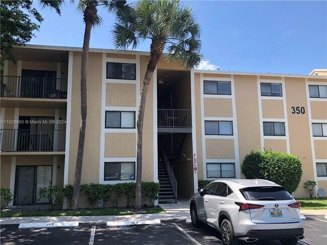 Building Photo - 350 Palm Cir W