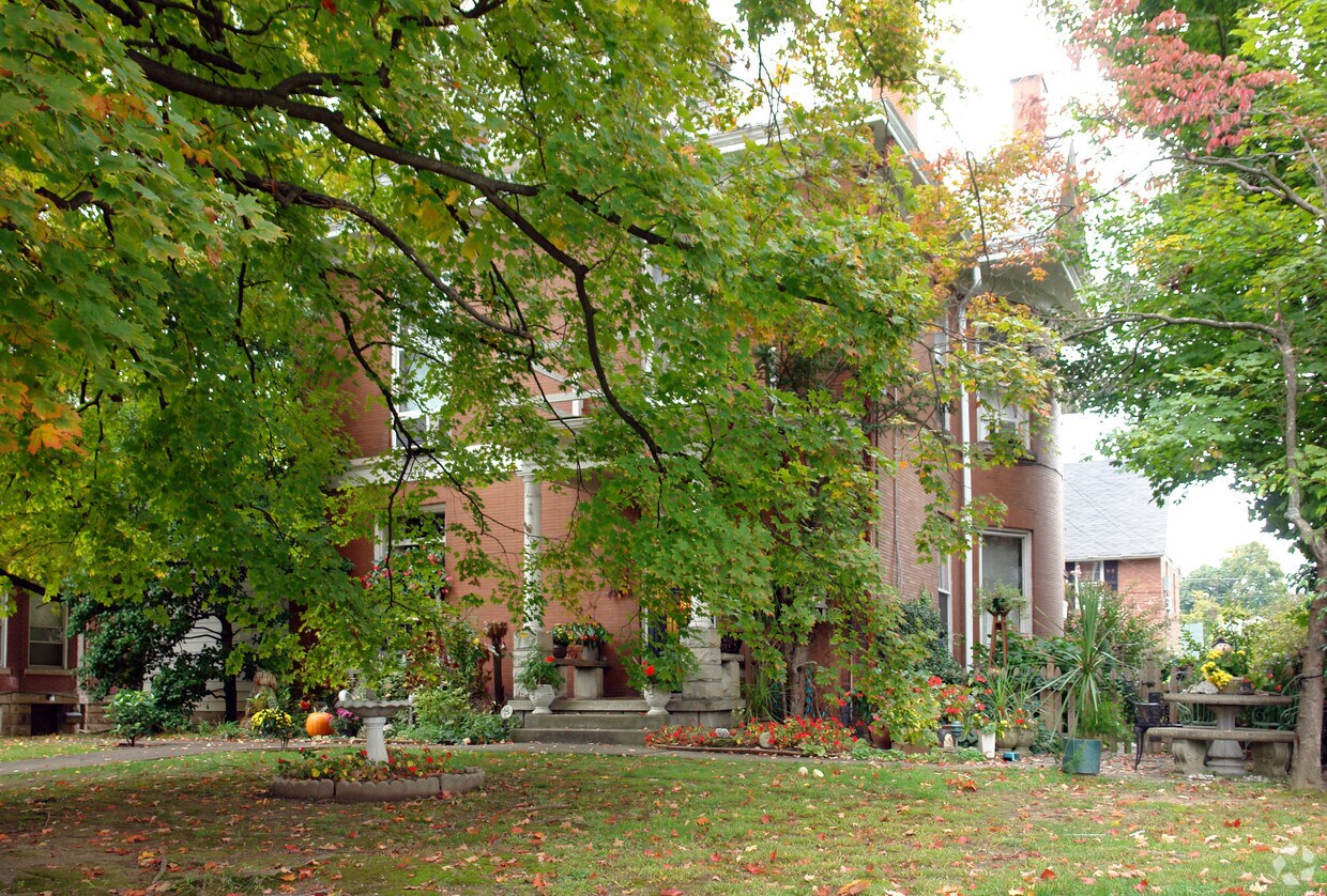 Building Photo - 1408 Virginia St E