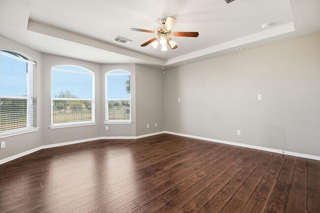 Foto del edificio - 904 Winding Creek Pl