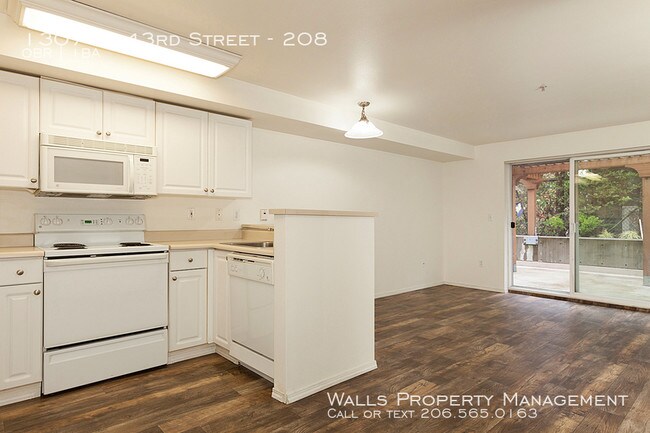 Building Photo - Pickering Place Apartments! 208