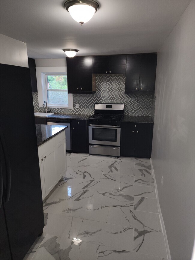 Beautiful Kitchen - 2153 Loth St