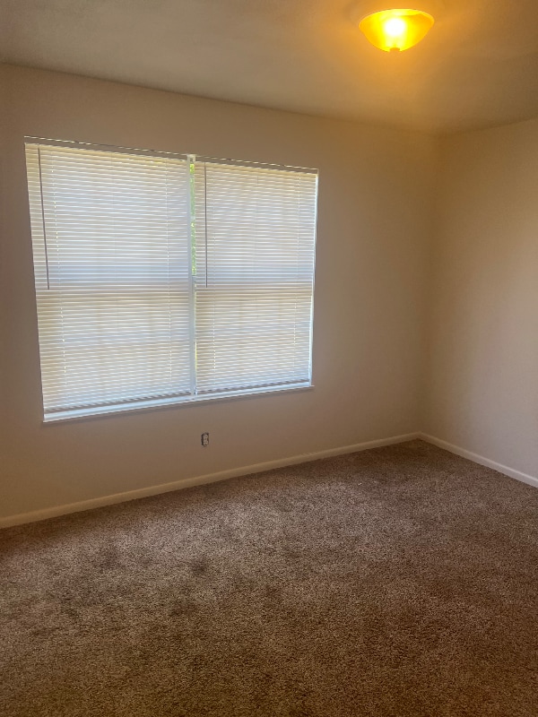 Building Photo - 184 Oak Hill Est