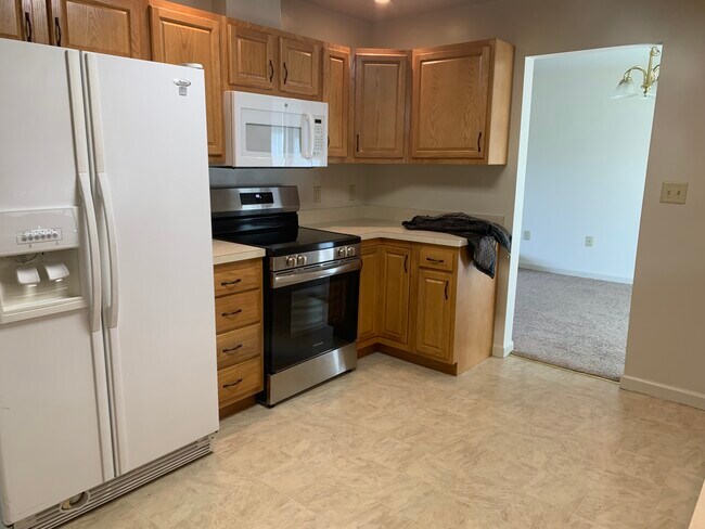 Kitchen - 67 Brightwood Dr