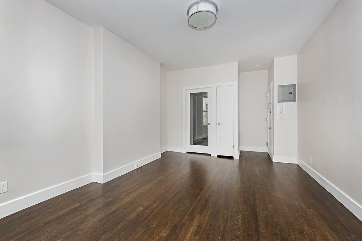 Primary Photo - 510 E 89th St