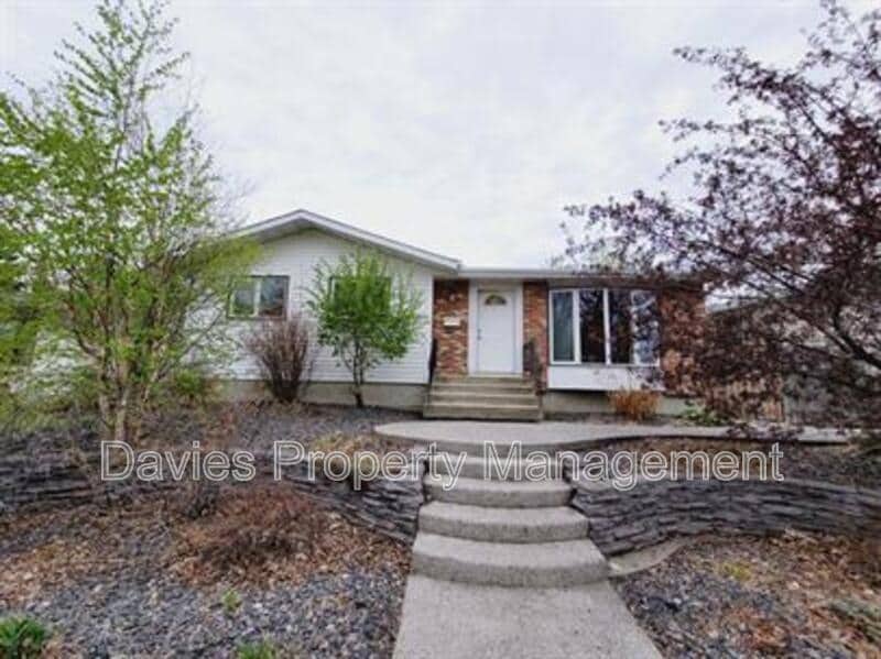 Primary Photo - 11015-11171 171 Ave NW