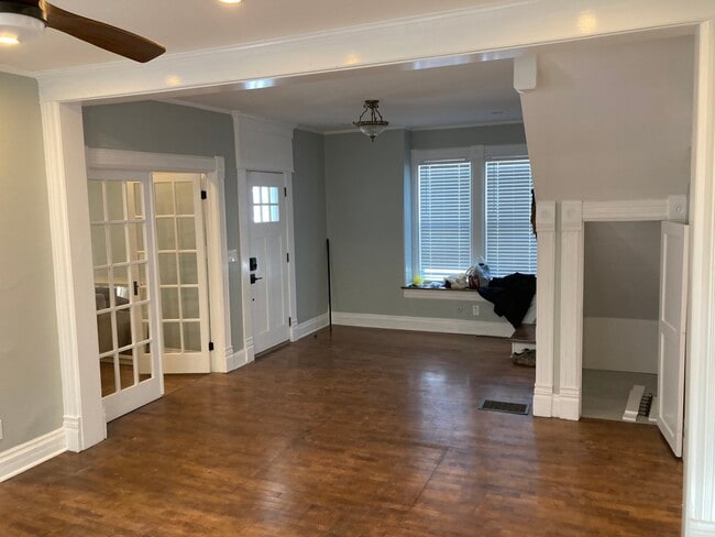 Foto del edificio - 324 E Commercial St