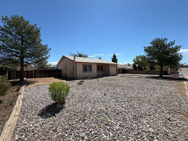 Building Photo - 628 Pontiac Dr SW