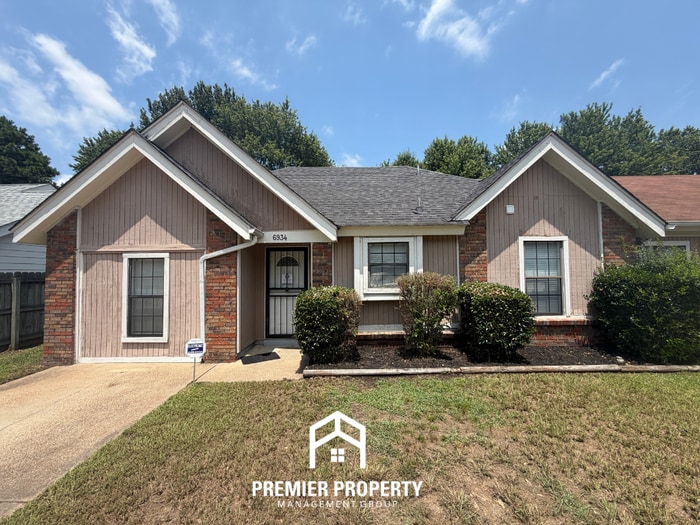 3BR/1.5BA Memphis Rental with Soaring Ceilings & Functional Galley Kitchen - 3BR/1.5BA Memphis Rental with Soaring Ceilings & Functional Galley Kitchen