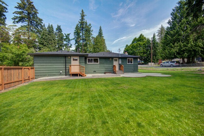 Building Photo - $3125/Mo - For Lease Edmonds - 3/bedroom 1...