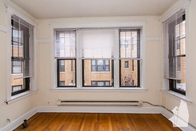 Building Photo - 719 W Barry Ave