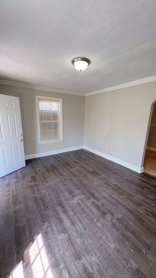 Building Photo - Charming 1 bedroom 1 bathroom Duplex - 1/2...