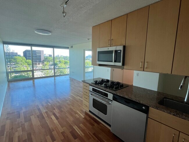 Foto del edificio - 9725 Woods Dr