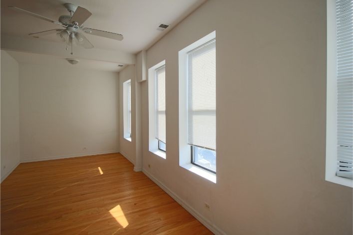 Primary Photo - 2743 N Western Ave