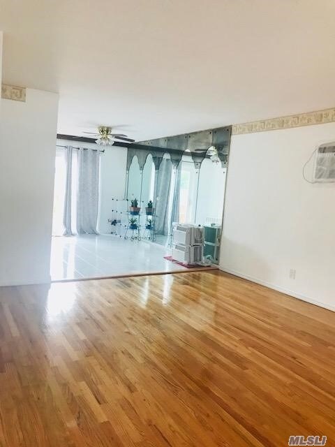 Foto del edificio - 57-32-57164 164th St