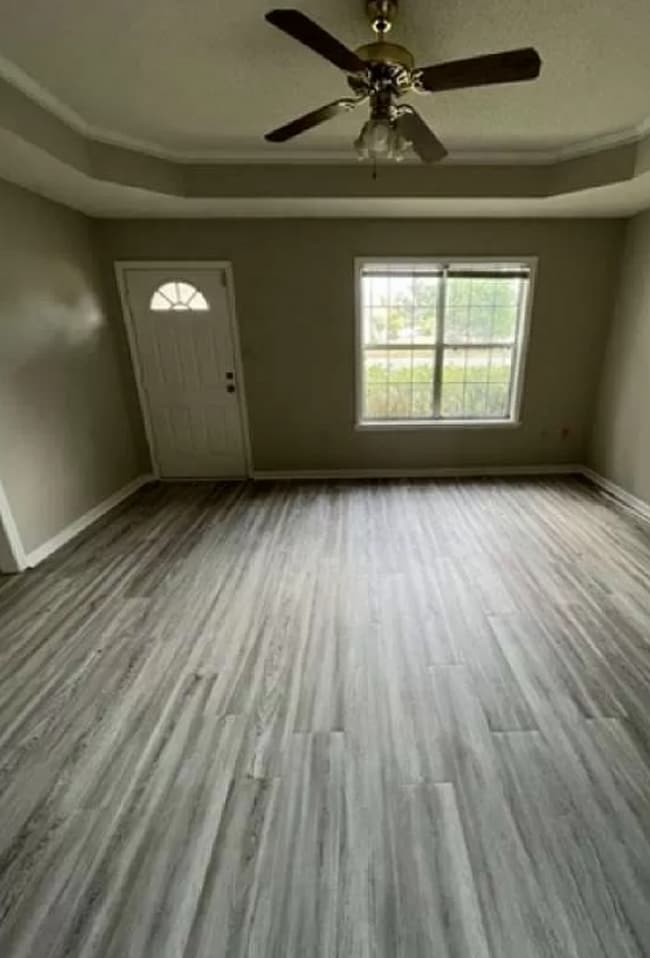 Building Photo - 251 Blue Pool Dr