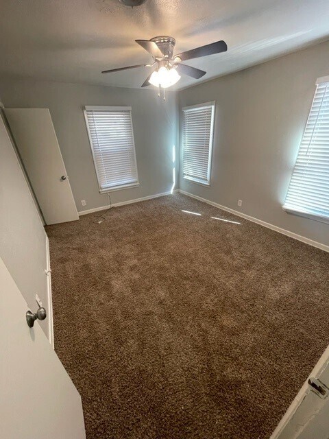 Building Photo - 3909 Cobbs Dr
