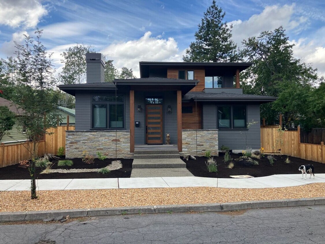 Primary Photo - Charming Modern Home in the Heart of Bend