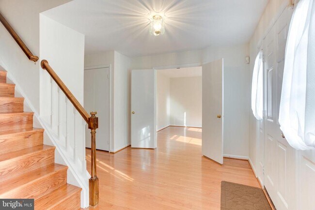 Building Photo - 2100 Robin Way Ct