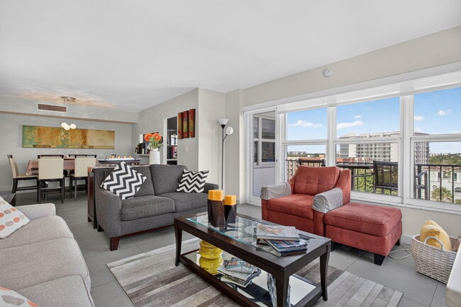 Building Photo - 405 N Ocean Blvd
