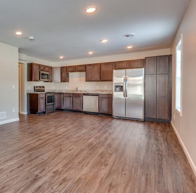 Foto del edificio - FOR RENT avail April 01: 3bd2ba2car garage END UNIT modern townhome