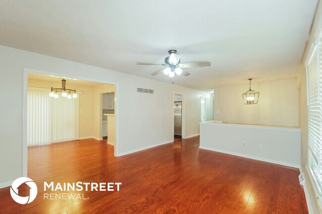 Foto del edificio - 513 NE Grant Dr