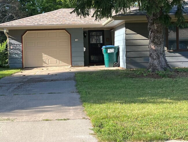 Foto del edificio - 310 Green Meadow Dr