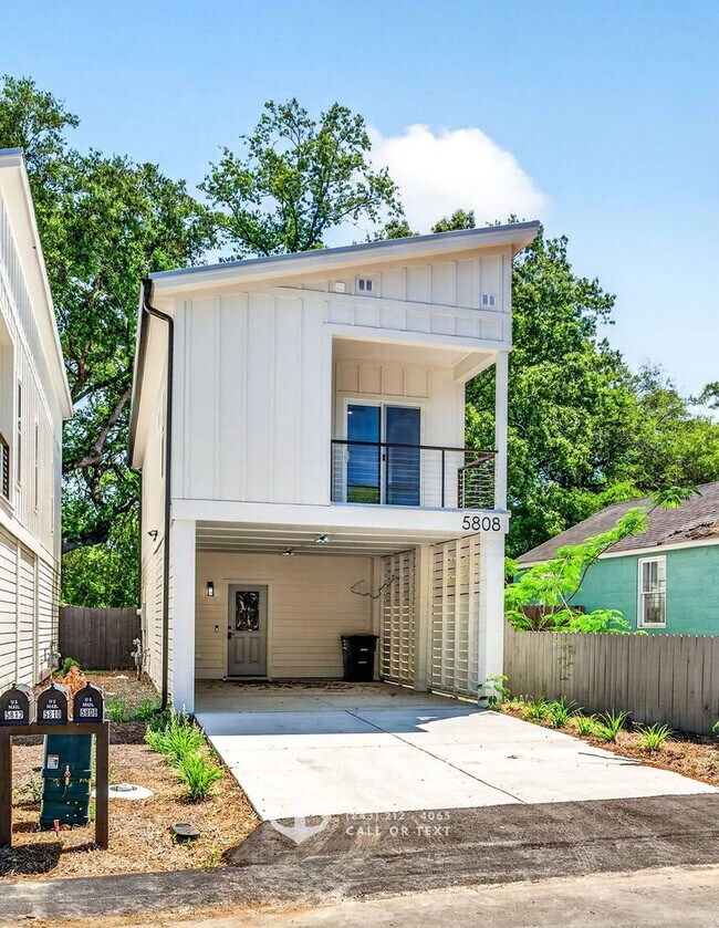 Foto del edificio - Modern Hanahan Living Near Park Circle
