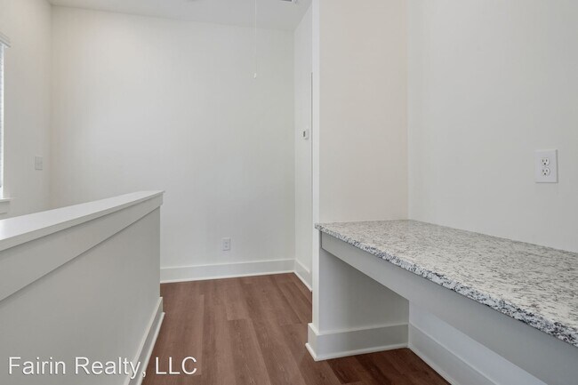 Building Photo - 2 br, 2.5 bath House - 4157 Prentice St