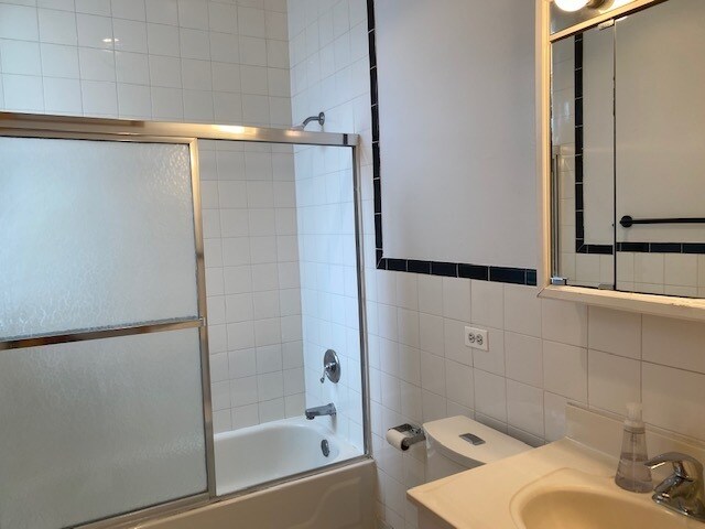 Building Photo - 644 1/2 W Buckingham Pl